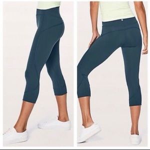 LULULEMON ATHLETICA Anew HighRise 19”ScallopedCrop